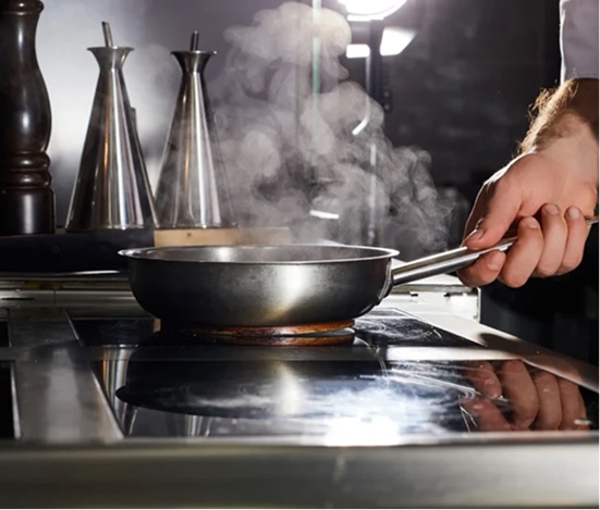 Profesjonalna kuchnia restauracyjna